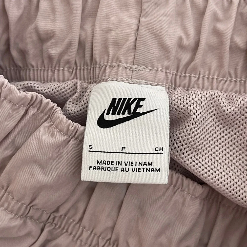 Nike Sportswear Essential Woven Cargo Shorts S Pink Mauve‎ Utility Nylon Hiking